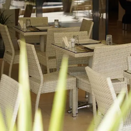 Alesta Seaside מלון