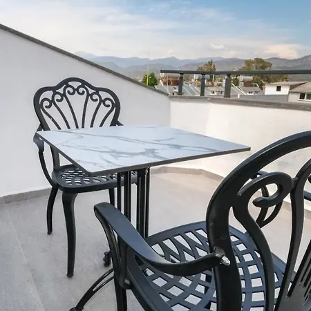 Alesta Seaside Hotel *